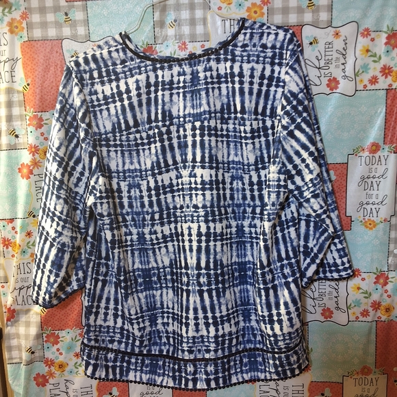 CHICO'S DOT TRIM TIE DYE POPOVER TOP - Picture 5 of 12